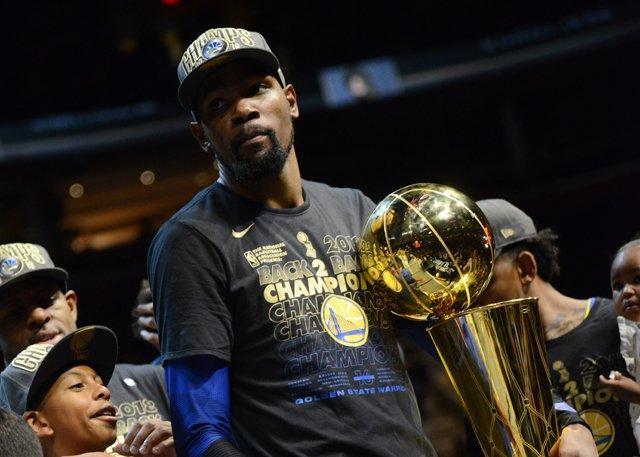 风暴逼迫黑 风暴逼迫黑